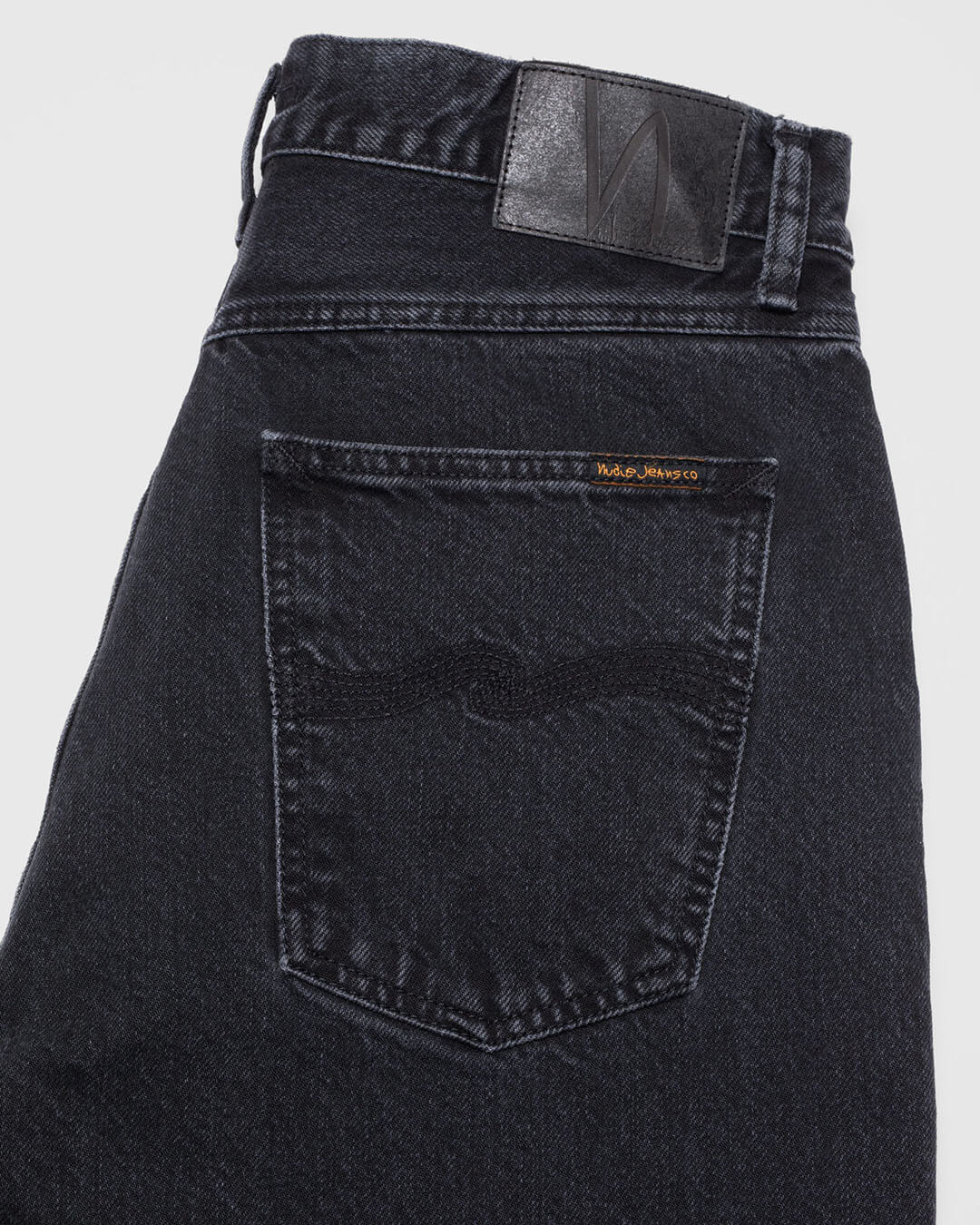 Jean Nudie Jeans Tuff Tony Black Vintage, coupe loose wide-leg, 100% coton organique, lavage noir vintage