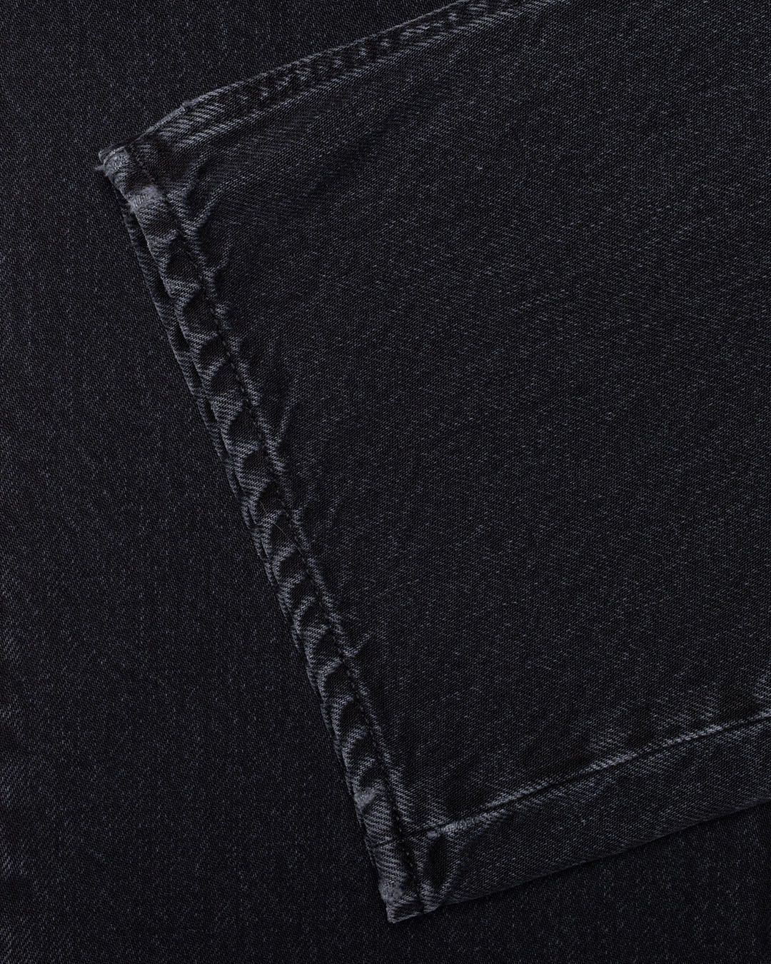 Jean Nudie Jeans Tuff Tony Black Vintage, coupe loose wide-leg, 100% coton organique, lavage noir vintage