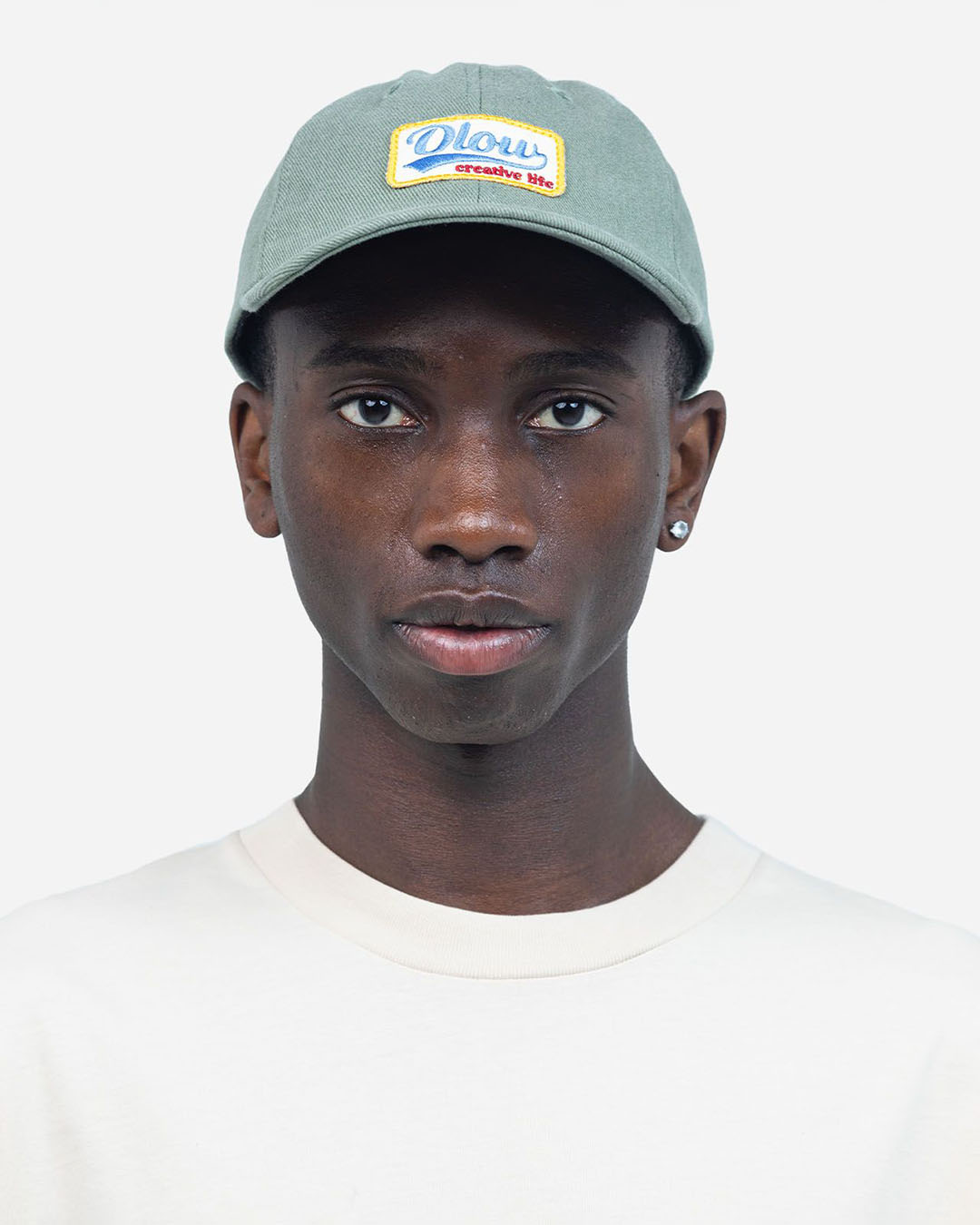 Casquette Six Panel Cartlon Vert Olive OLOW en coton biologique vert olive, coupe six panel, visière courbée