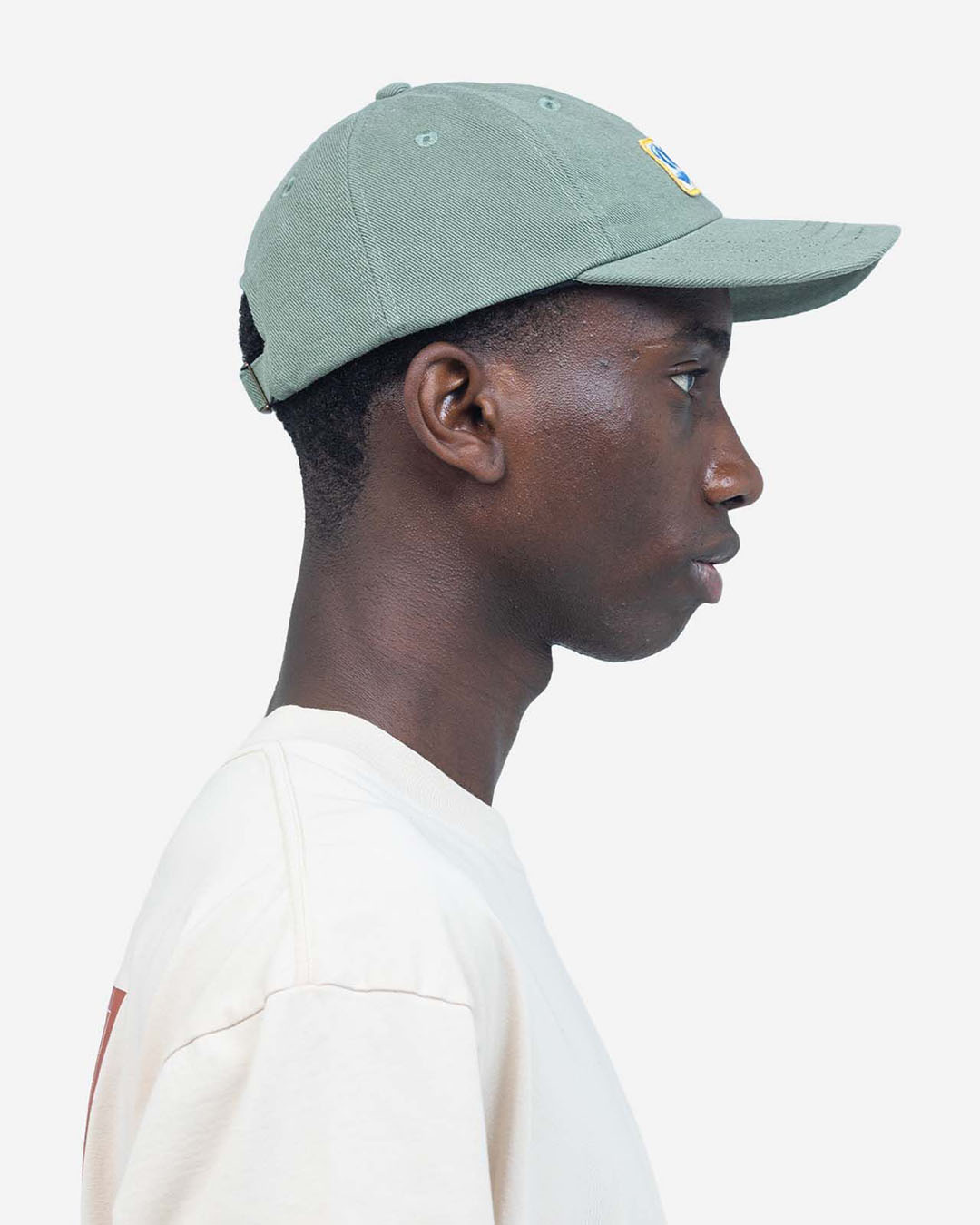 Casquette Six Panel Cartlon Vert Olive OLOW en coton biologique vert olive, coupe six panel, visière courbée