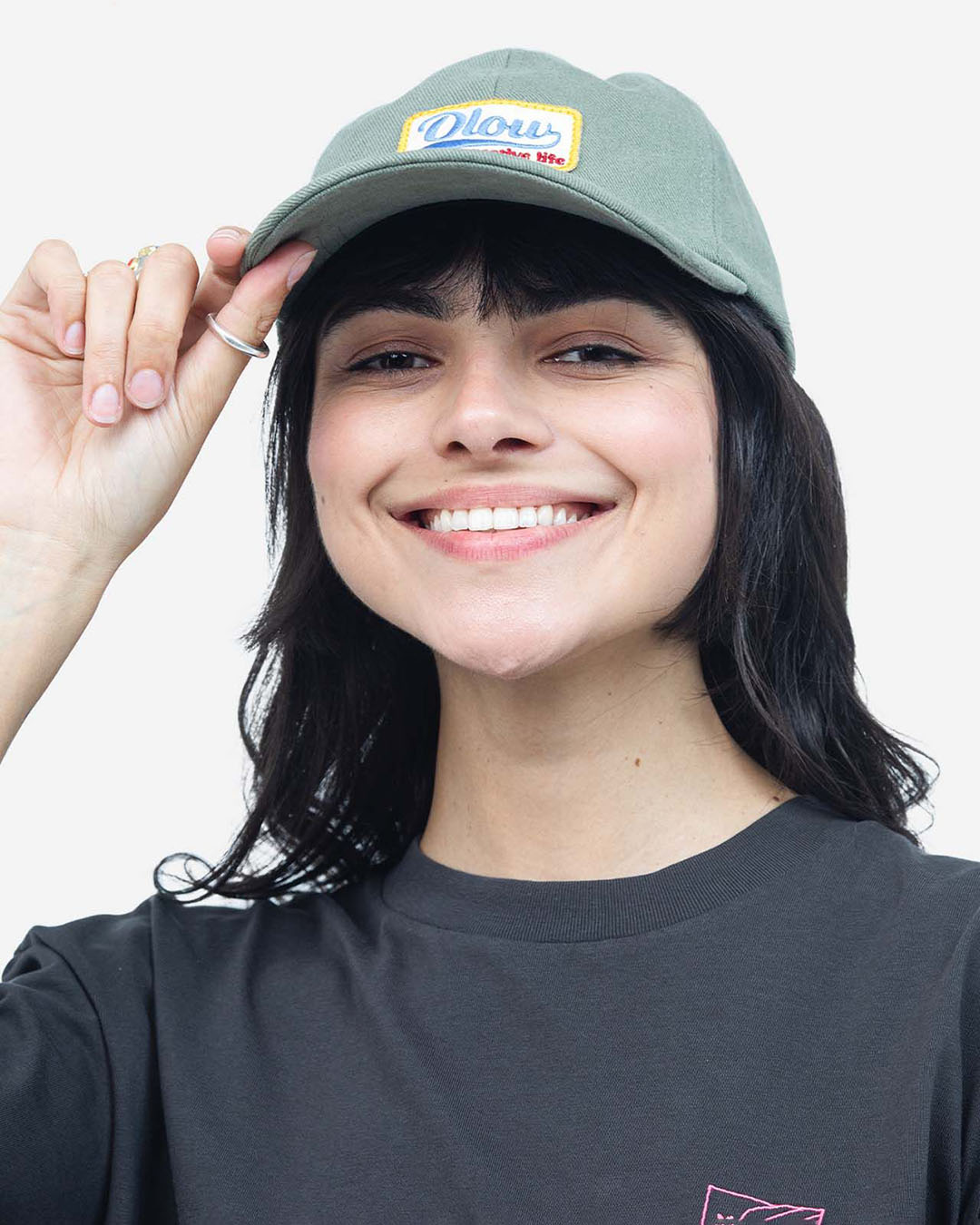 Casquette Six Panel Cartlon Vert Olive OLOW en coton biologique vert olive, coupe six panel, visière courbée