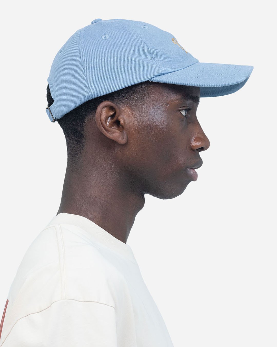 Casquette Six Panel Signature Bleu Azur OLOW en coton biologique bleu azur, coupe six panel, visière courbée