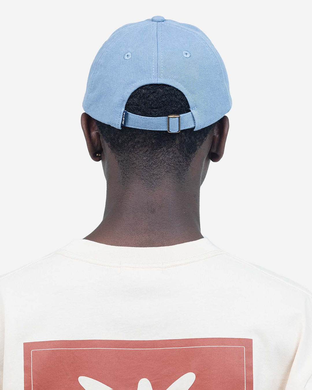 Casquette Six Panel Signature Bleu Azur OLOW en coton biologique bleu azur, coupe six panel, visière courbée