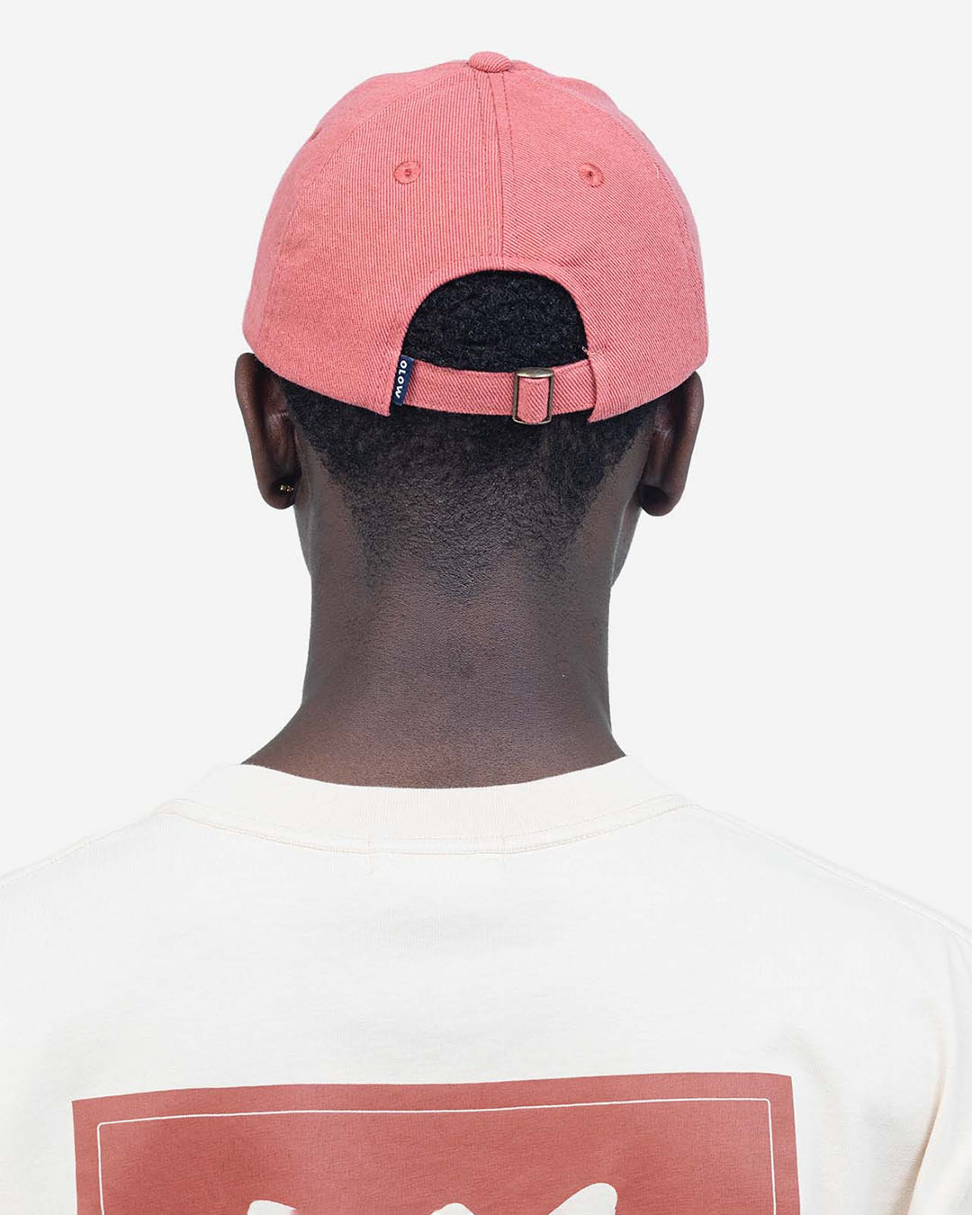 Casquette Six Panel Signature Rose Minéral OLOW en coton biologique rose, coupe six panel, visière courbée