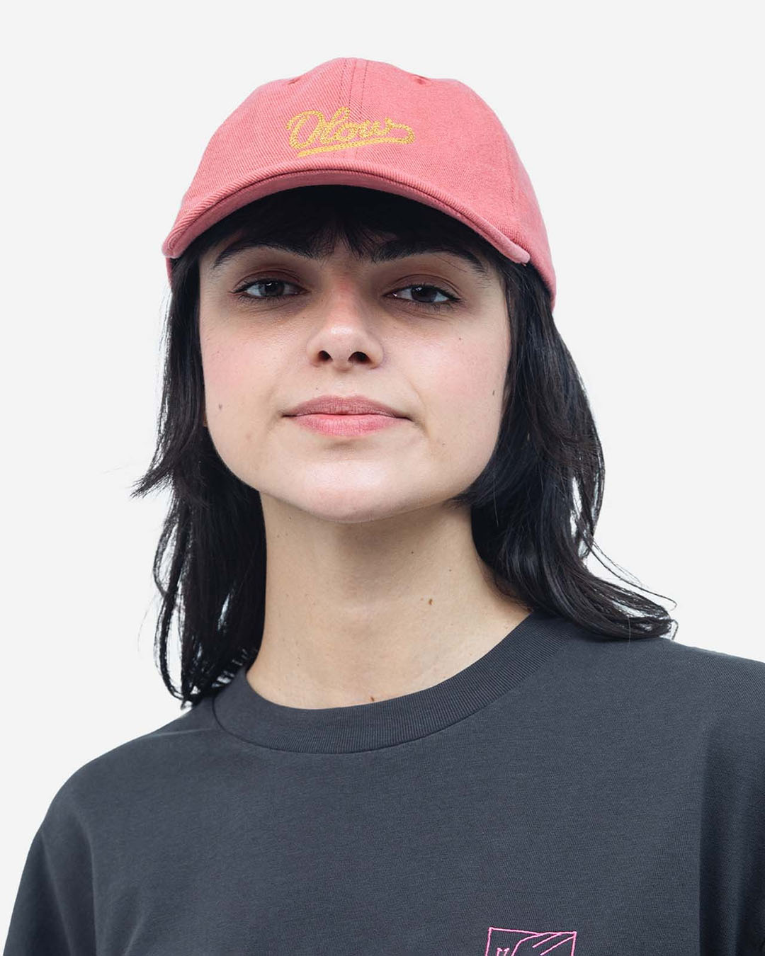 Casquette Six Panel Signature Rose Minéral OLOW en coton biologique rose, coupe six panel, visière courbée