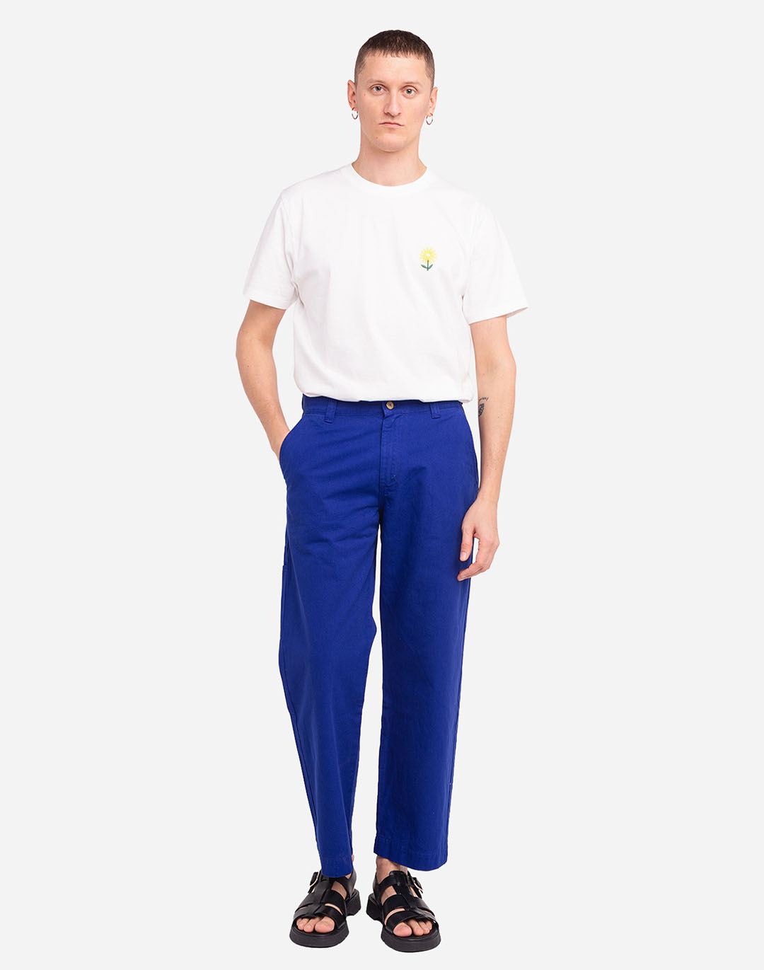 Pantalon Chuck Bleu Roi OLOW en coton biologique bleu roi, coupe casual avec passants pour ceinture et poches latérales