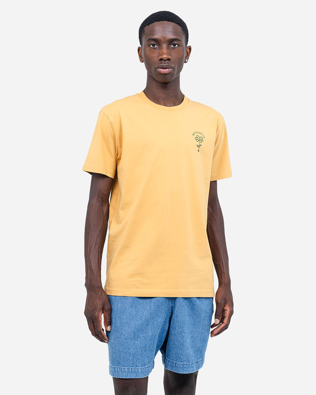T-shirt Botanical Jaune Ocre OLOW en coton biologique, coupe ample, col rond, motif Botanical
